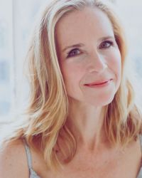 Margaret Curry Headshot 1